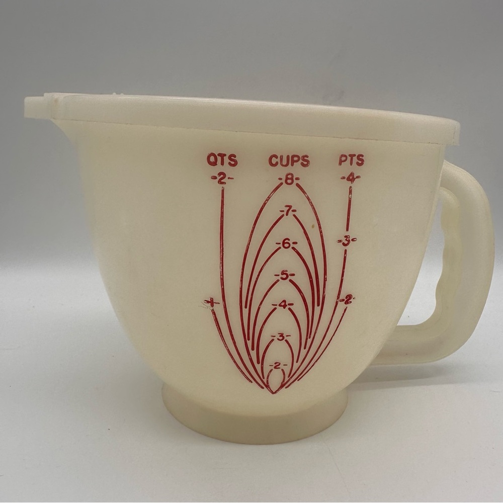 Tupperware Vintage Mix-N-Store 2 Quart Measuring Bowl